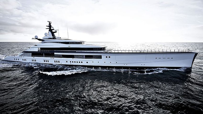 Jerry-Jones-yacht-010719