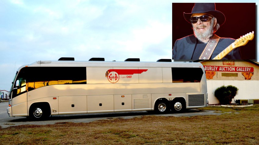Merle-Haggard-Bus