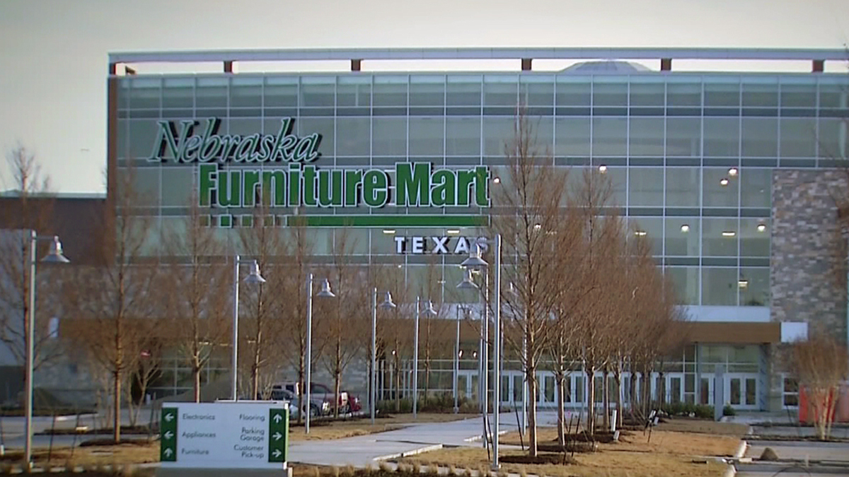 Nebraska Furniture Mart Gives Dfw Shoppers A Reason To Look Around