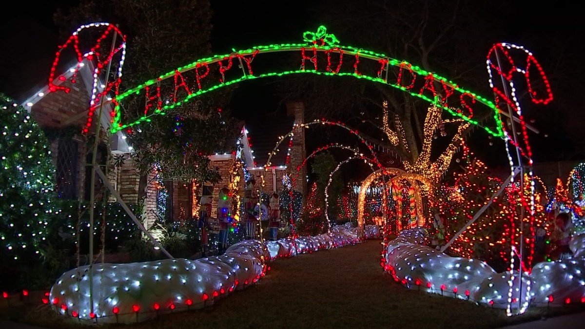 Despite Losing its Leader, Bedford Neighborhood Carries on a Christmas