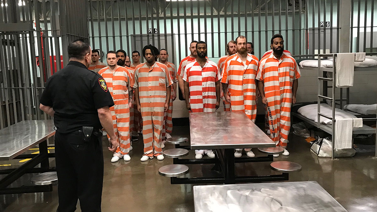 In Tarrant County’s ‘Vet Pod,’ Inmates Who Served Their Country Serve