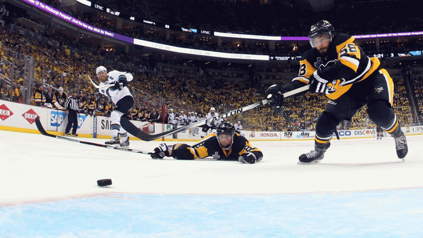 PENGUINS_AP_16162136824320