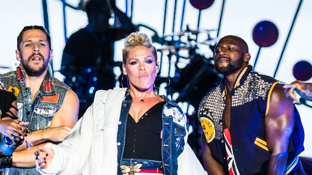 Pink to give out banned books in Florida shows in Miami, Sunrise – NBC 5 Dallas-Fort Worth - Vimarsana News