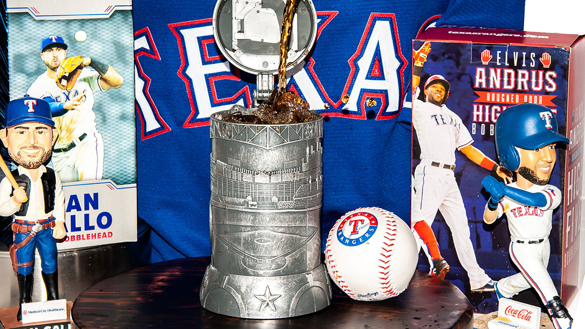 2-Foot Long Hamburger Featured at Texas Rangers Games – NBC 5 Dallas-Fort  Worth