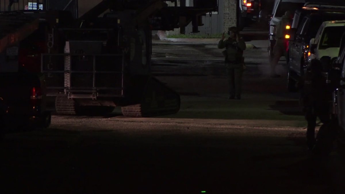Raw Video: 3 Arrested Following Fort Worth Standoff – NBC 5 Dallas-Fort ...