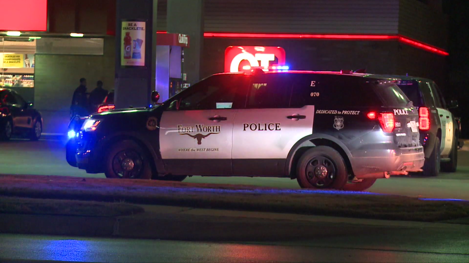 Raw Video: 1 Shot at Fort Worth QuikTrip – NBC 5 Dallas-Fort Worth