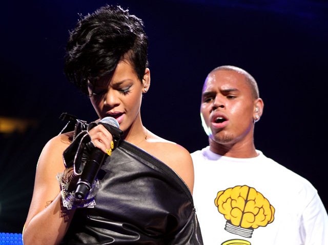 031209 Rihanna-and-Chris-Brown duet