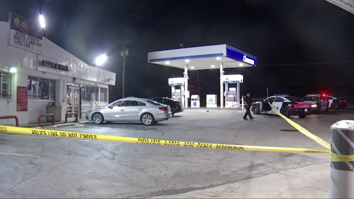 2 Shot In Robbery Attempt At Dallas Gas Station Nbc 5 Dallas Fort Worth