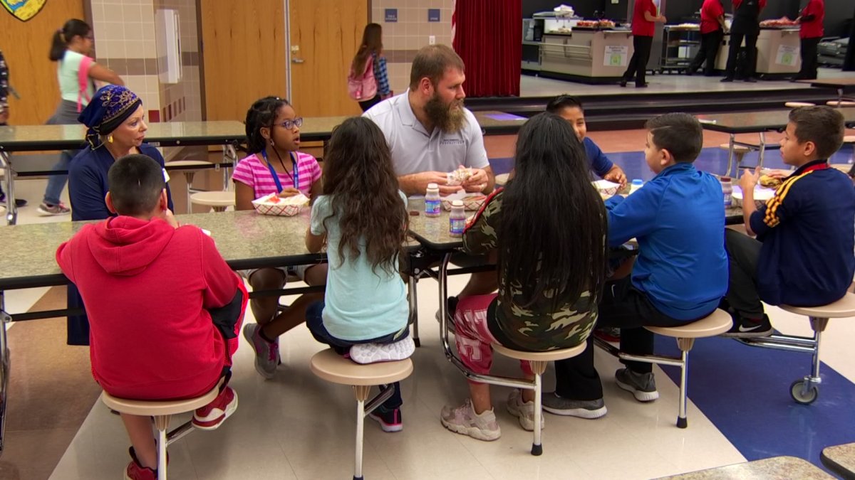 Dallas Cowboys C Travis Frederick raises $250,000 for local food banks