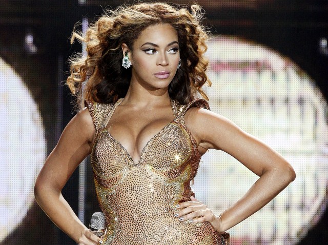 beyonce gold fashion