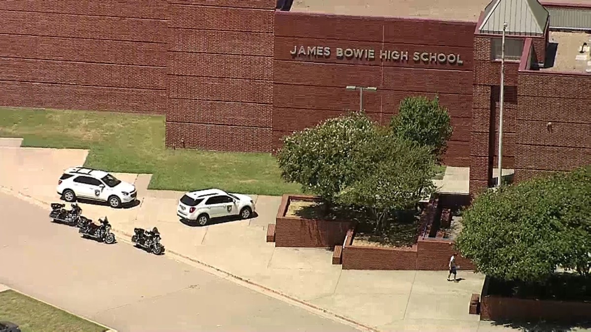 Lockdown Lifted at Bowie High School in Arlington NBC 5 DallasFort Worth