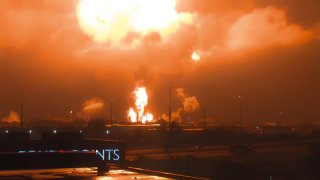 big oil refinery explosion in philadelphia