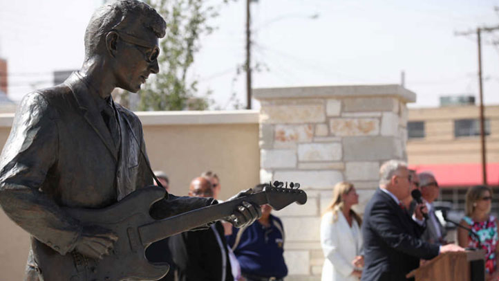 buddy-holly-statue