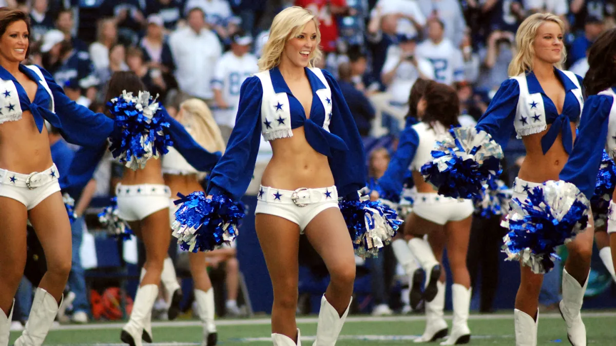The Dallas Cowboys Cheerleaders warm up the crowd at Texas Stadium Sunday, ...
