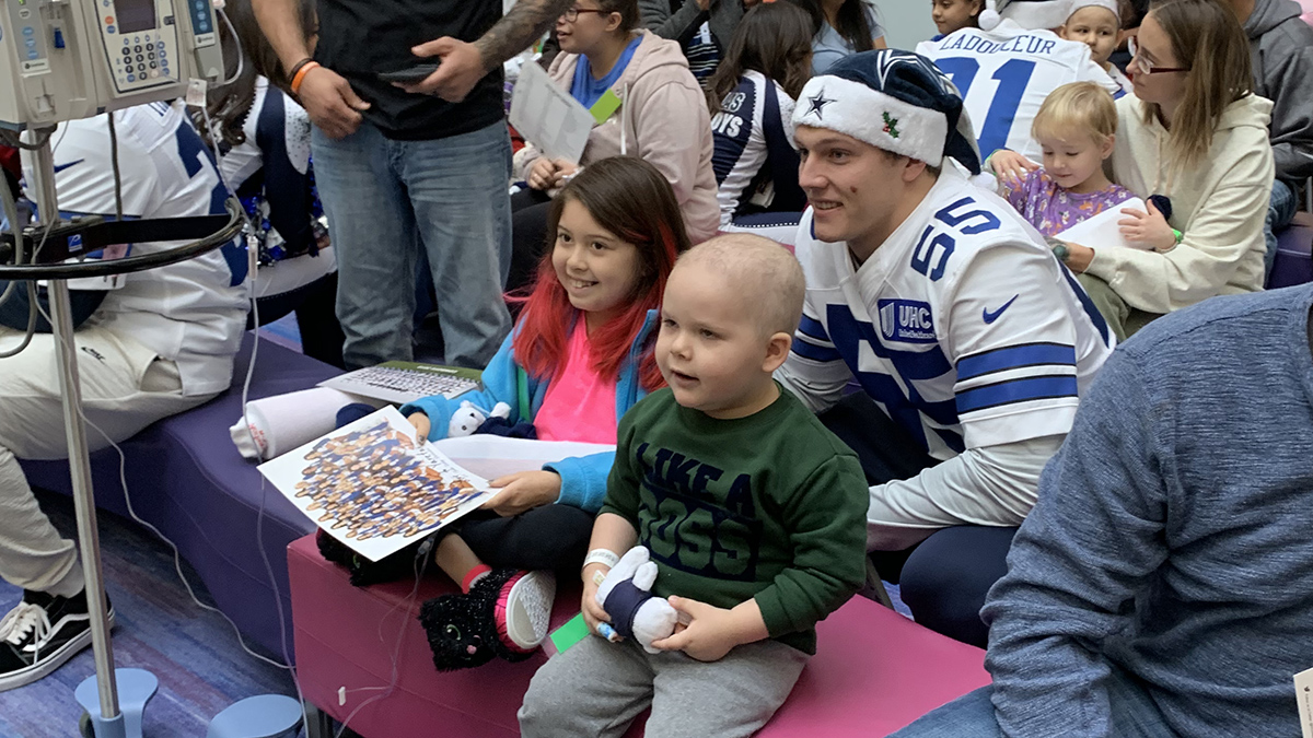 Dallas Morning News: 'It's a special thing' - Dallas Cowboys players make  holiday visits to four local children's hospitals