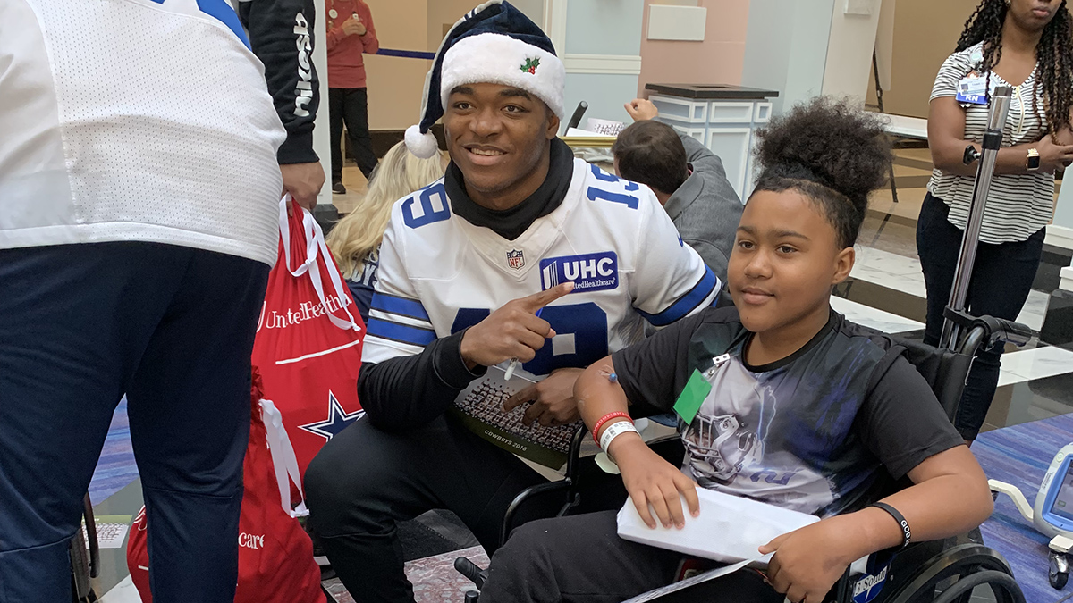 Dak Prescott, Cowboys Players Visit North Texas Children's