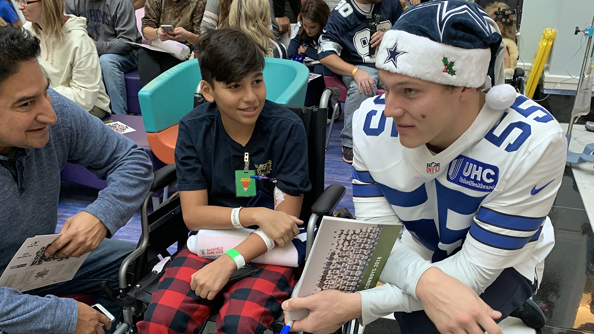 Dak Prescott, Cowboys Players Visit North Texas Children's