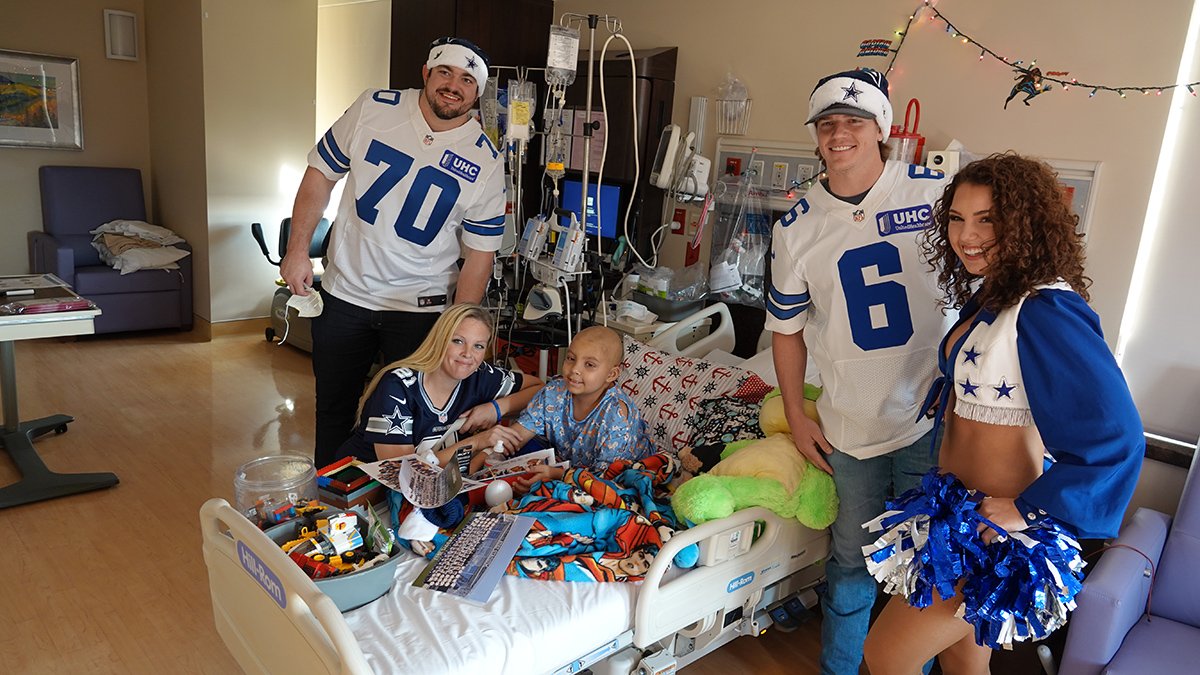 Dak Prescott, Cowboys Players Visit North Texas Children's Hospitals – NBC 5 Dallas-Fort Worth
