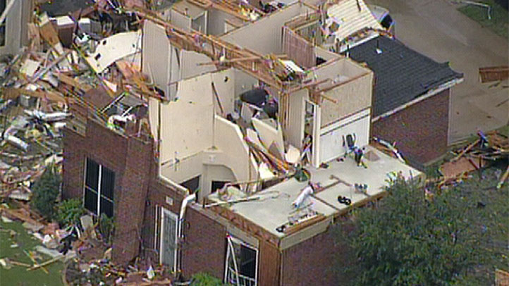 damage-lancaster-tornado