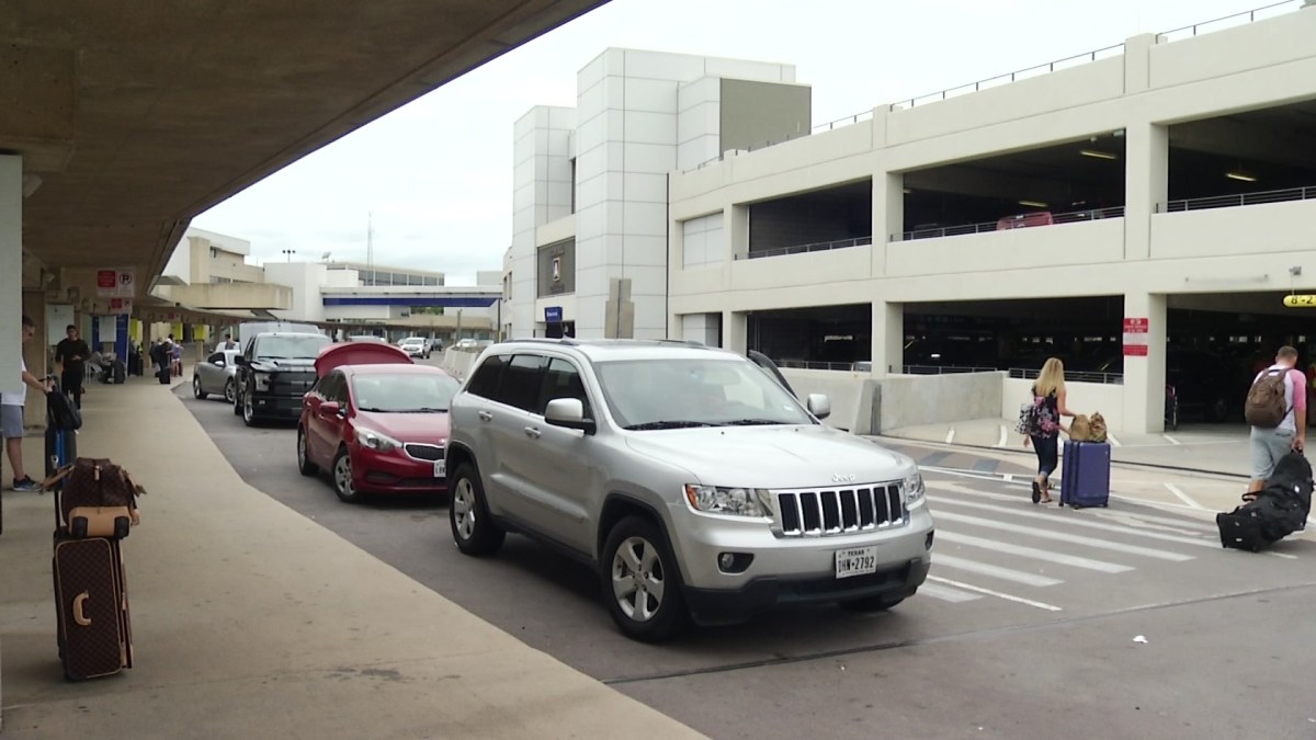 DFW Airport Offers Prepaid 8 Parking During ’12 Days of Christmas