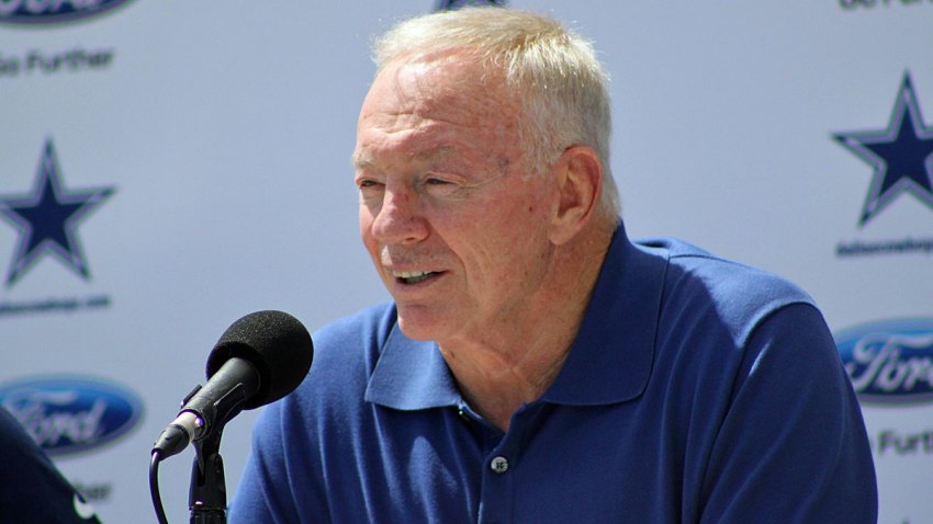 jerry-jones-camp-2014-day0-02