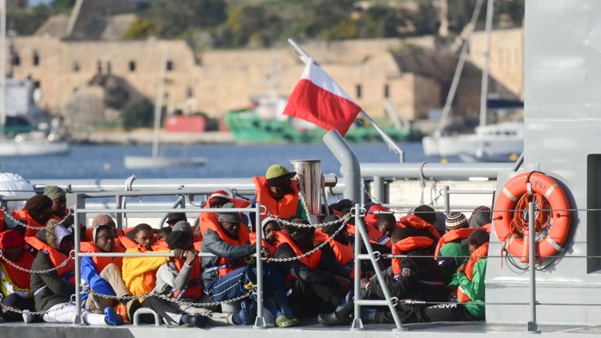 Padres_hispanos_protestas_ante_inminente_cierre_de_prim.jpg