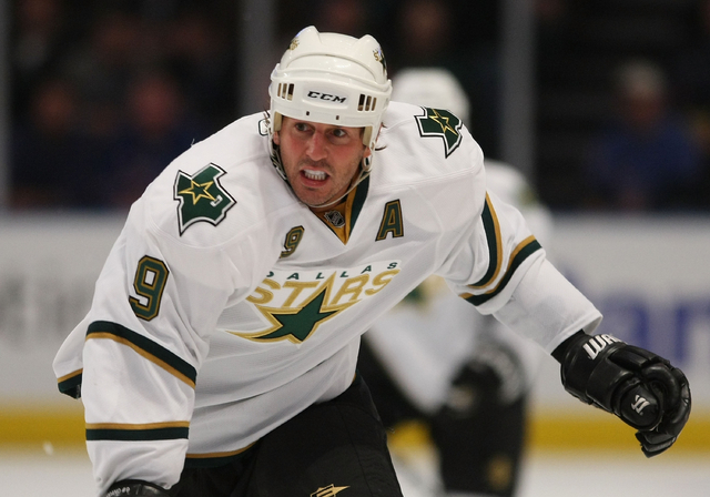 Модано это. Mike Modano. Майк Модано хоккеист. Майк Модано хоккеист Даллас. Майк Модано клюшка.