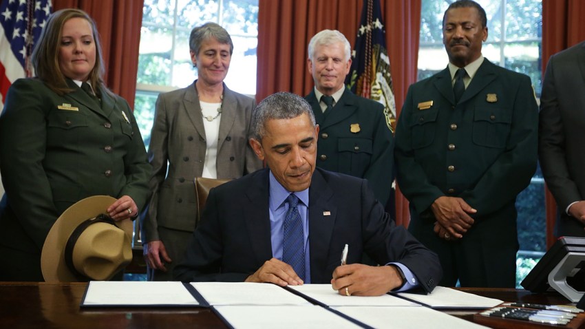 obama-signs