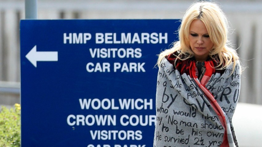Pamela Anderson Visits Assange in London