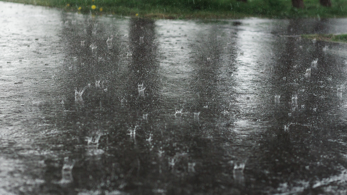 Mean rain. Дождь всплески. Сильный ливень Москва осень.