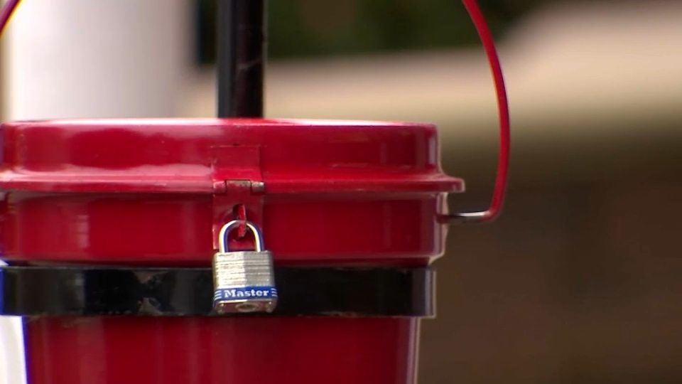 The Salvation Army, Dallas Cowboys Kick Off 132nd Annual Red Kettle
Campaign
