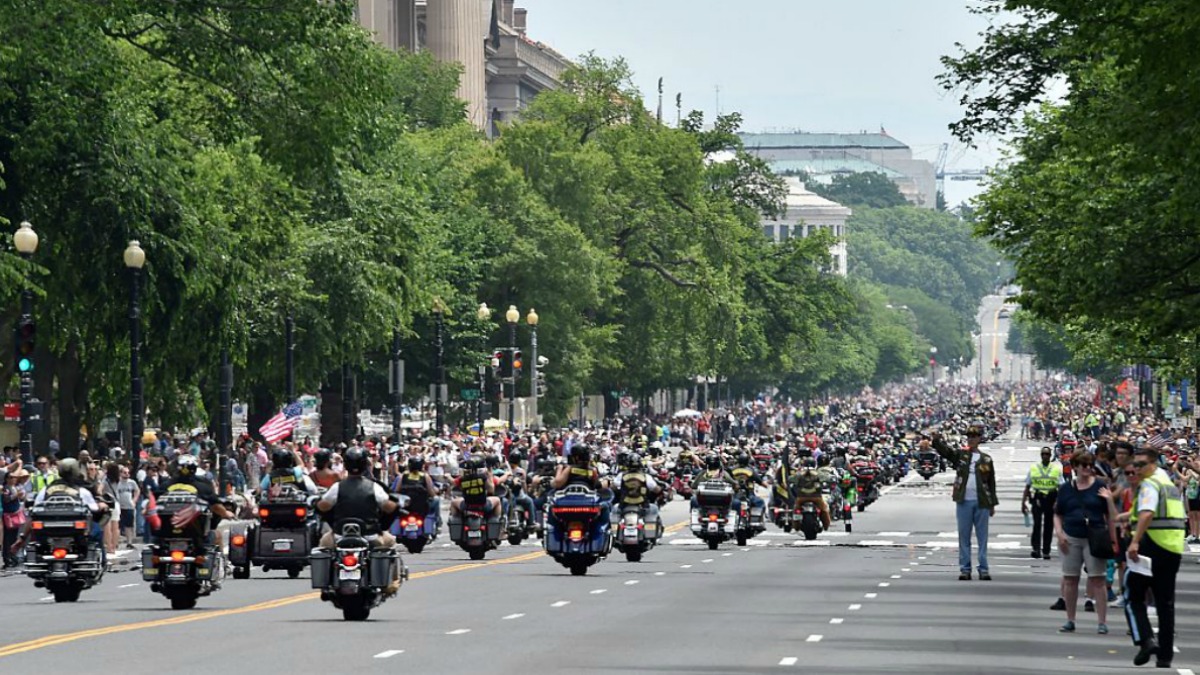 Rolling Thunder Motorcyclists Rumble Into DC for 30th Year for Memorial