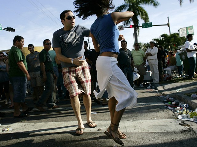 73525359JR013_Calle_Ocho_Ho