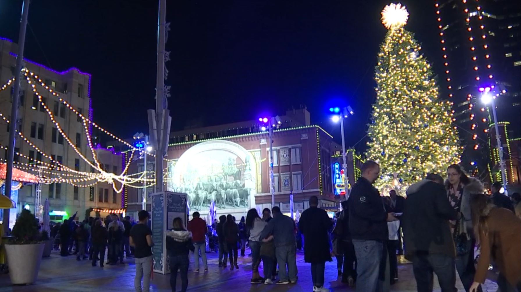Photos: Christmas in Fort Worth’s Sundance Square – NBC 5 Dallas-Fort Worth
