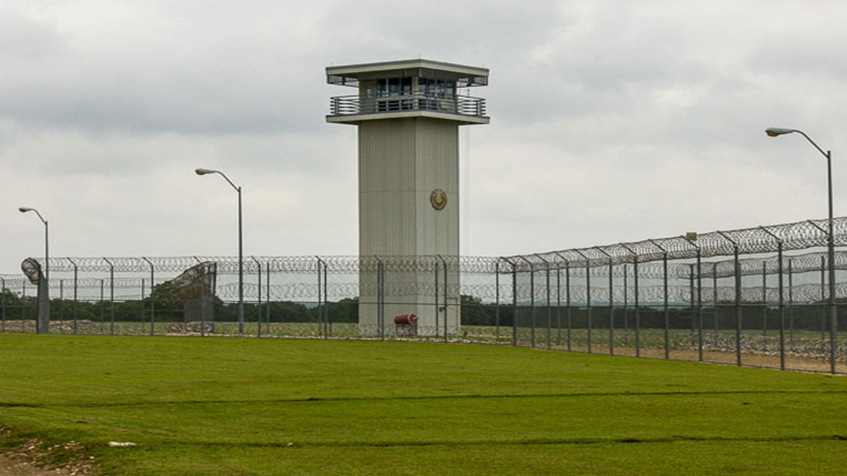 federal prisons inmates in texas