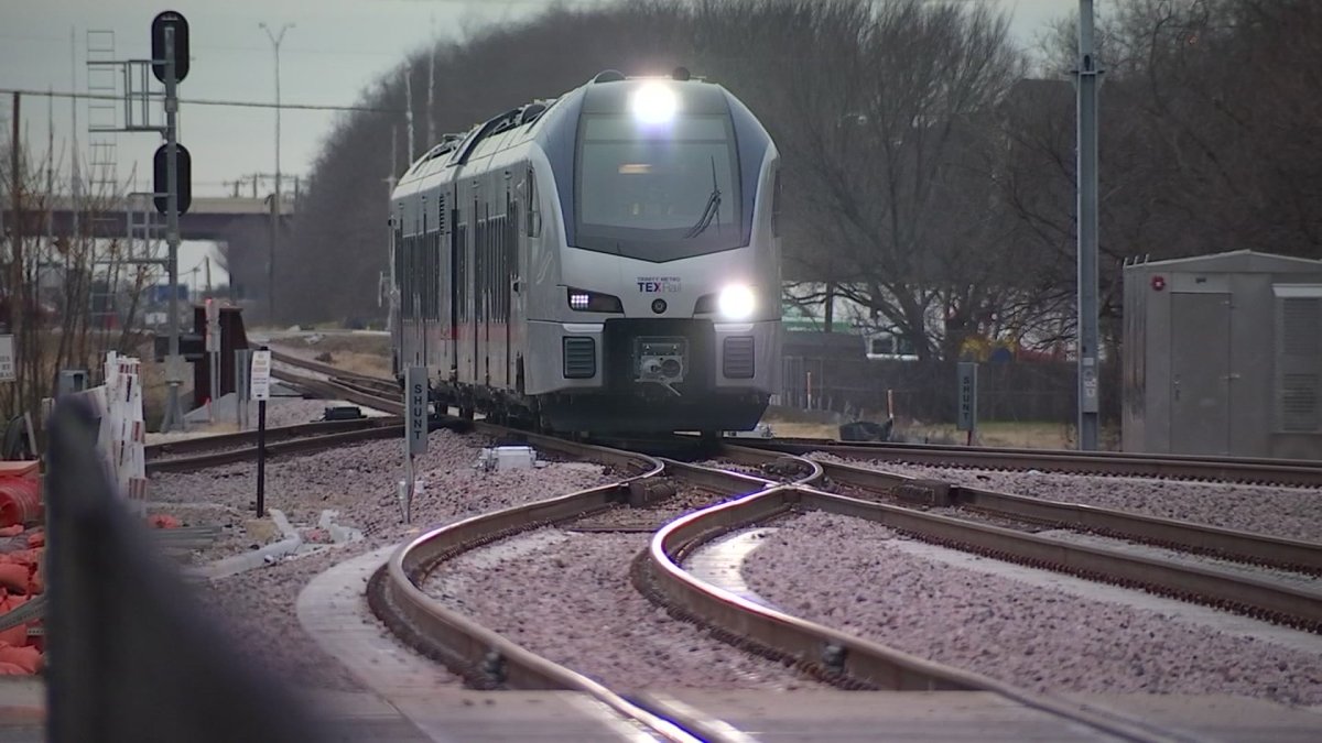 Freight Train Derailment Impacts Service on Trinity Railway Express in Fort Worth – NBC 5 Dallas-Fort Worth - Vimarsana News