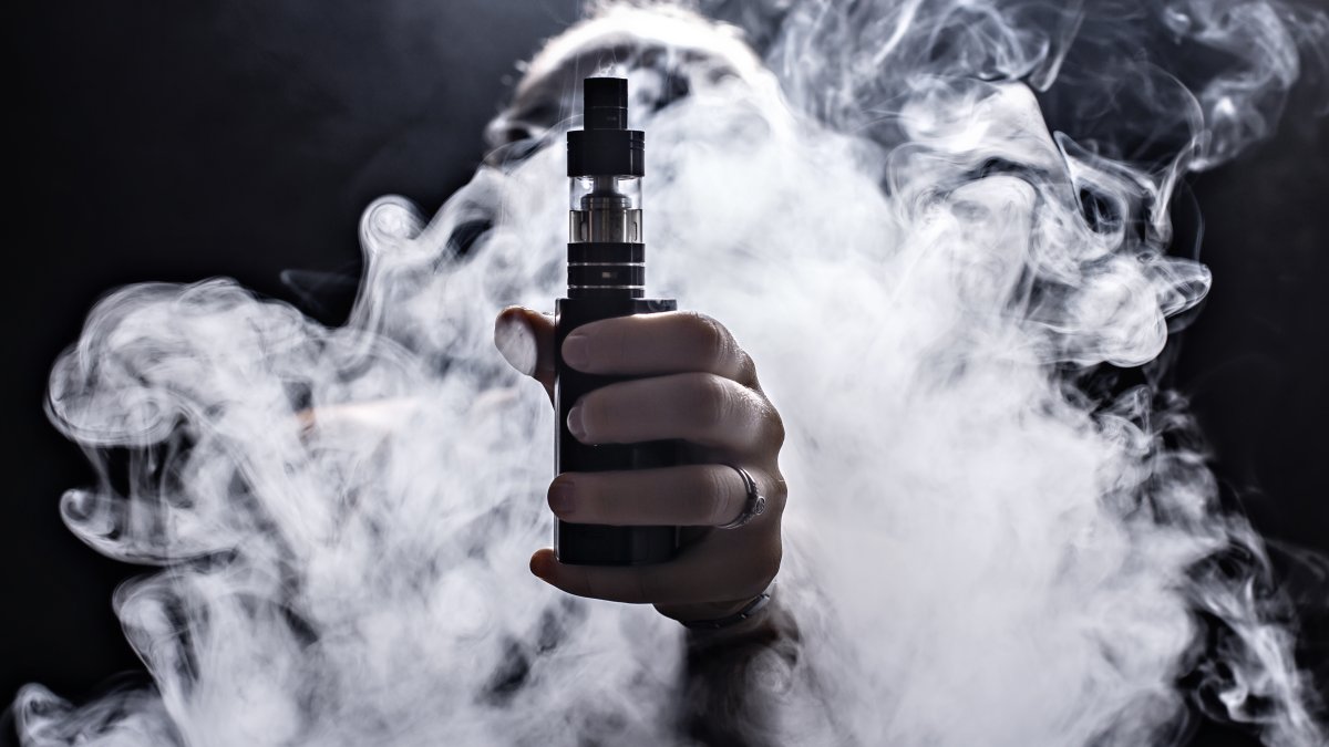 Dallas expands smoking ban to e-cigarettes in public spaces, including bars.
