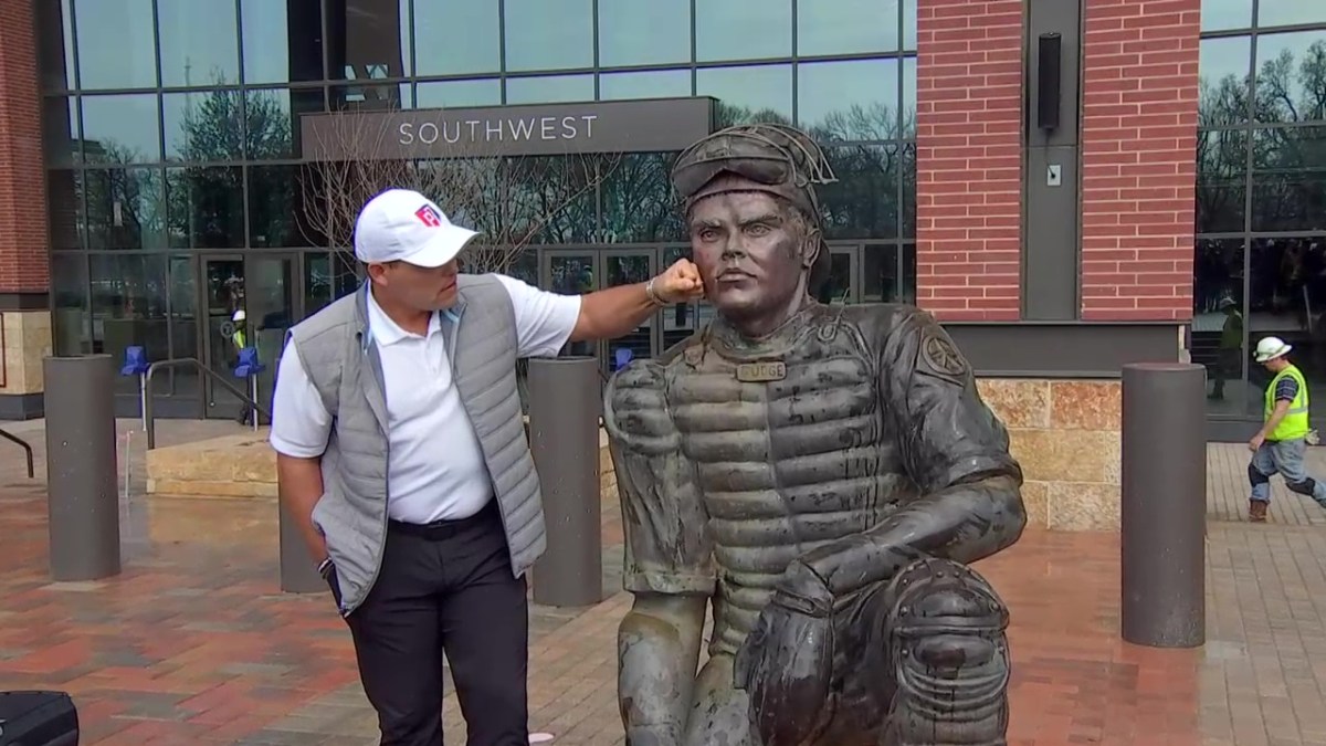 Pudge Rodriguez Statue Unveiled Outside Globe Life Field &hellip;