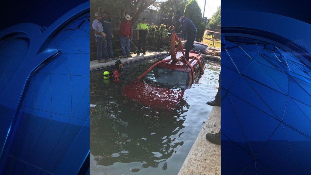 Driver Loses Control And Crashes Into Swimming Pool Nbc 5 Dallas Fort Worth