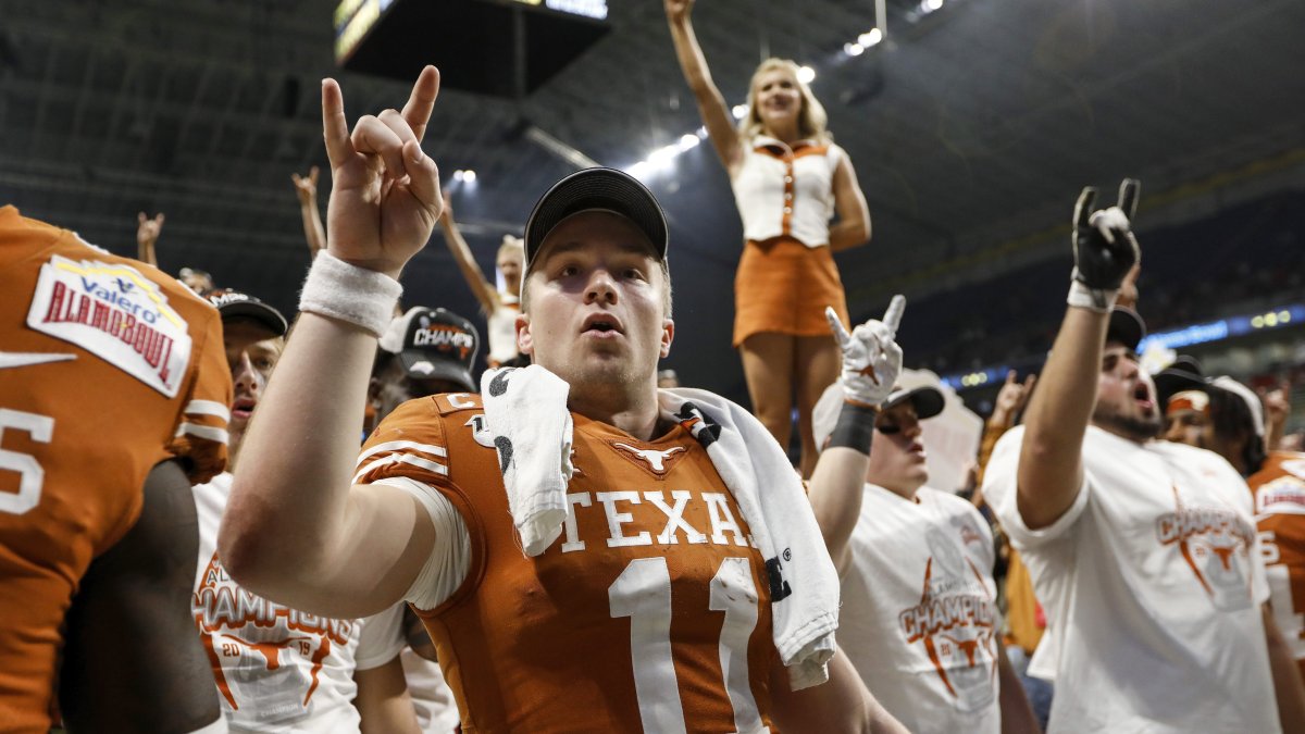 Texas ex Sam Ehlinger showed he belongs as NFL starter in loss