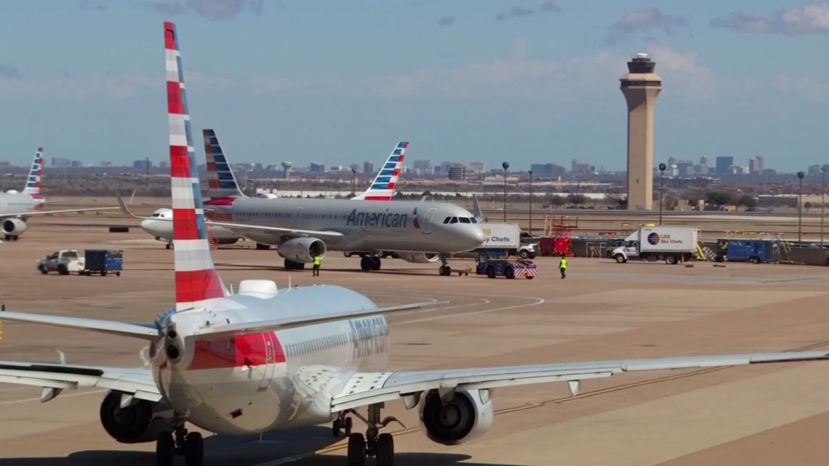 American Airlines Cancels Hundreds of Flights Due to Weather, Staffing