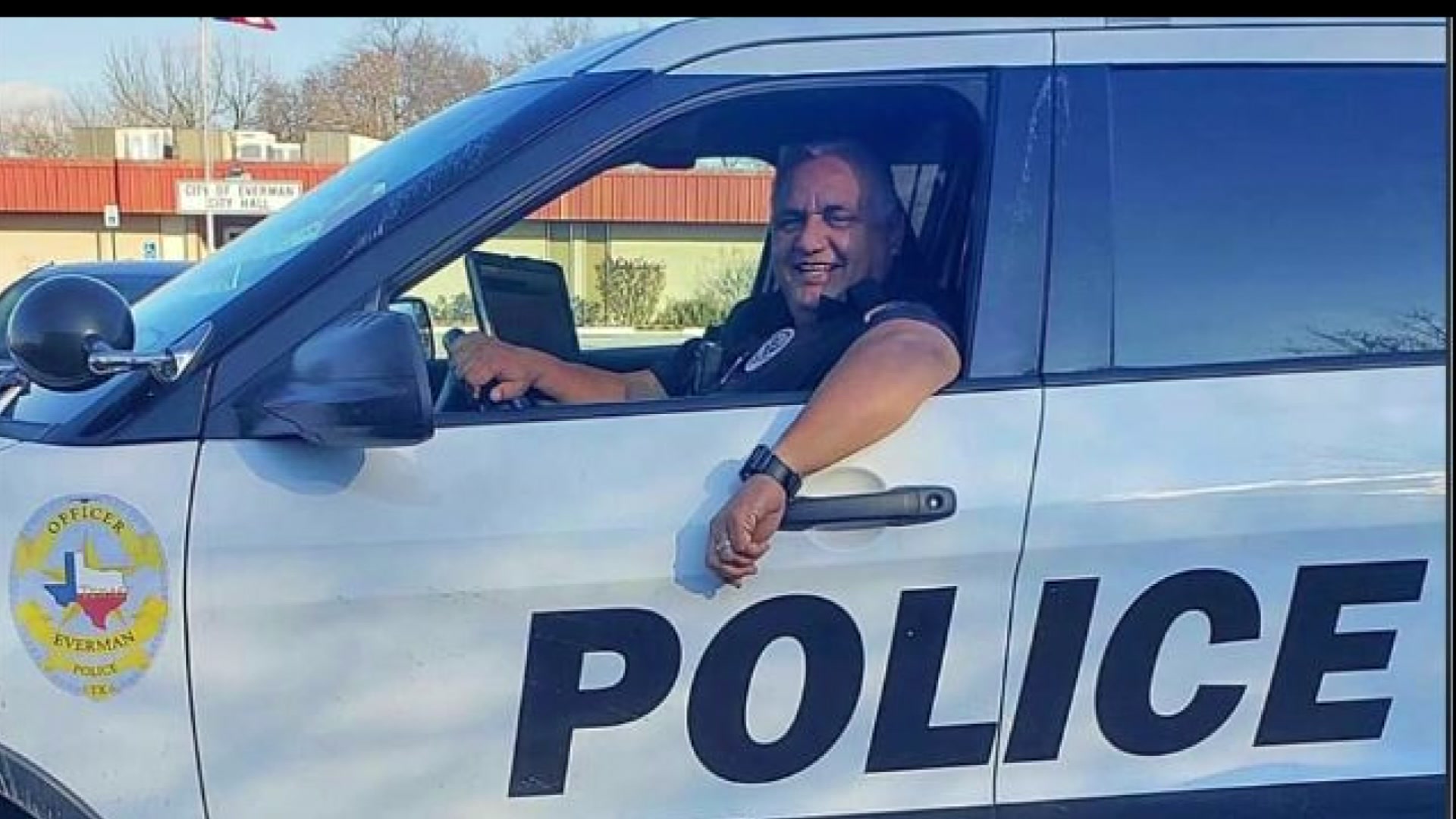 Family Gives Back After Everman Police Officer Dies From COVID-19 - Vimarsana News