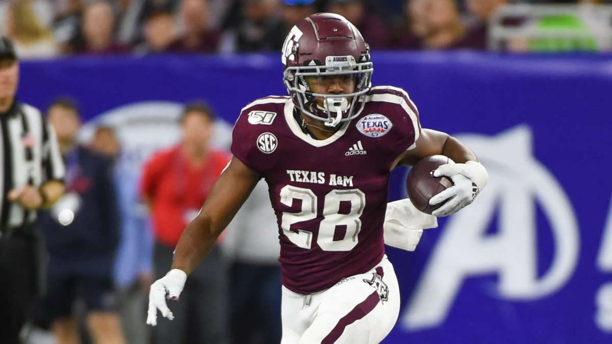 Isaiah Spiller Followed in His Father's Texas A&M Footsteps, Now He's  Taking On the NFL - FanBuzz