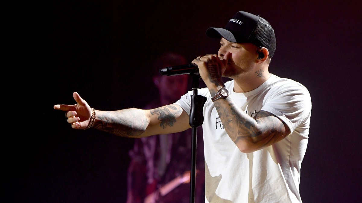 Kane Brown Headlines Dallas Cowboys' Thanksgiving Day Halftime Show