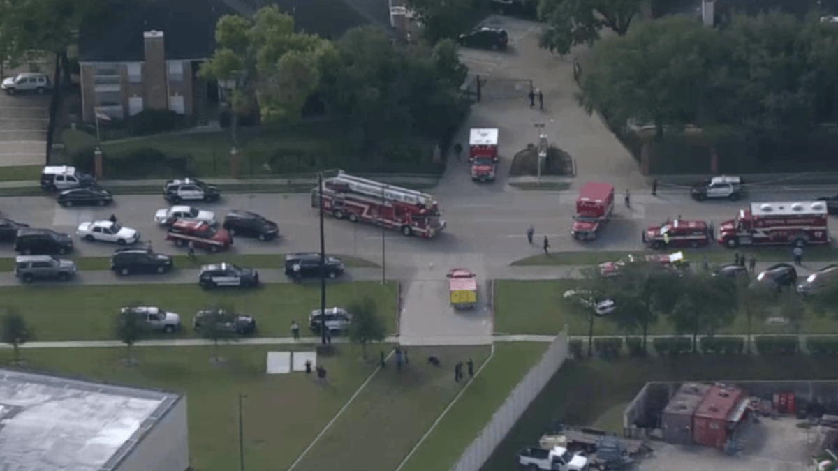 Officer Killed, 3 Wounded After Shooting at Houston Apartment Complex ...
