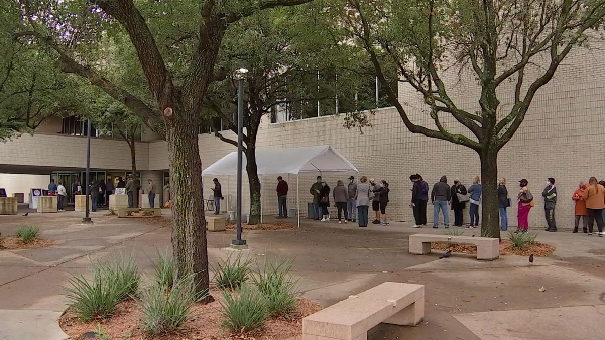 Tarrant County Officials Seek More Poll Workers For Final Week Of Early
