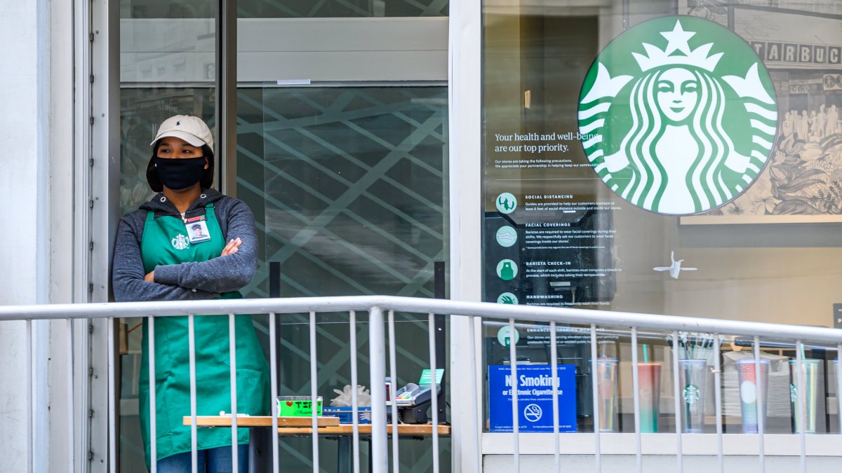 Starbucks Workers Win Store-By-Store Union Vote as Investors Bail, Seeing Slower Growth Ahead - Vimarsana News
