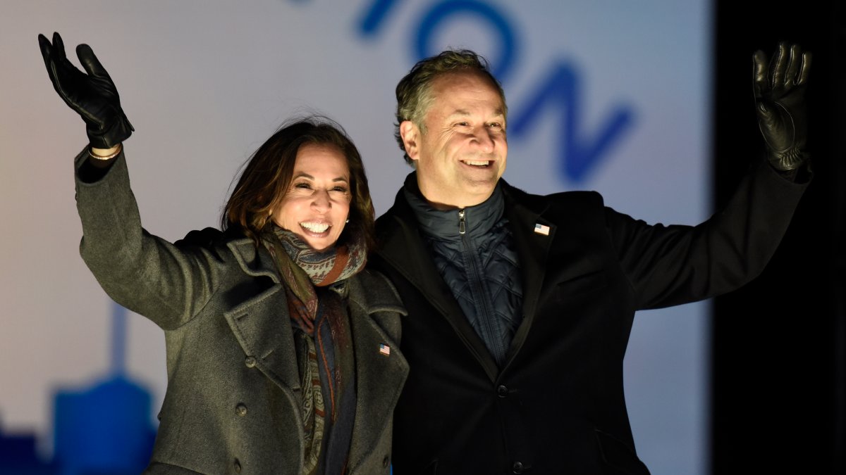 Harris’ Husband, Doug Emhoff, Poised to Break Stereotypes – NBC 5 ... Doug Emhoff Harris’ Husband, Doug Emhoff, Poised to Break Stereotypes – NBC 5 ...