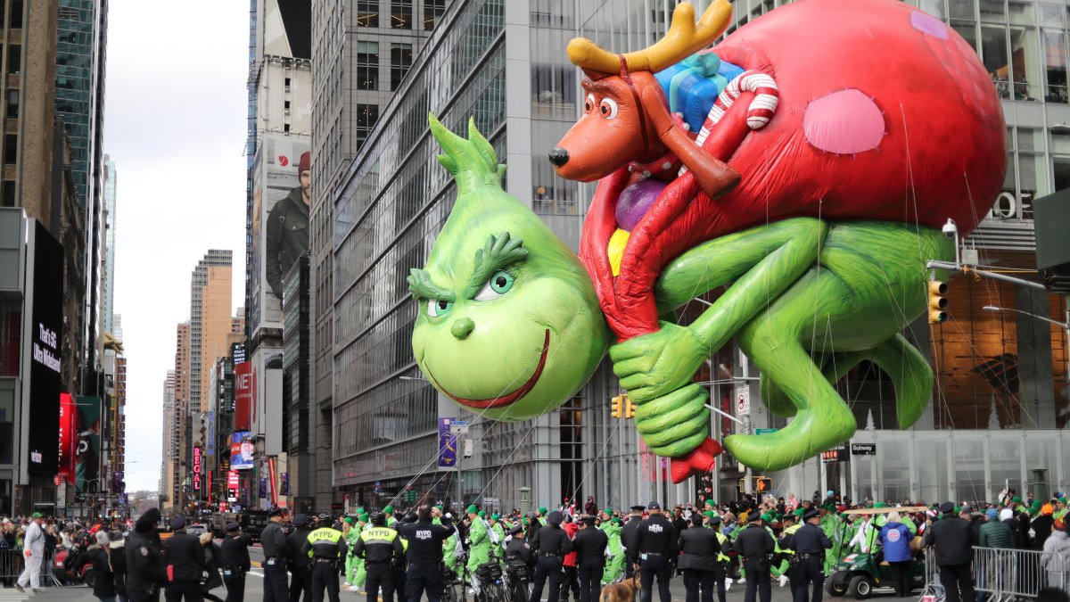 The Macy’s Thanksgiving Day Parade Is Best Enjoyed From a (Social