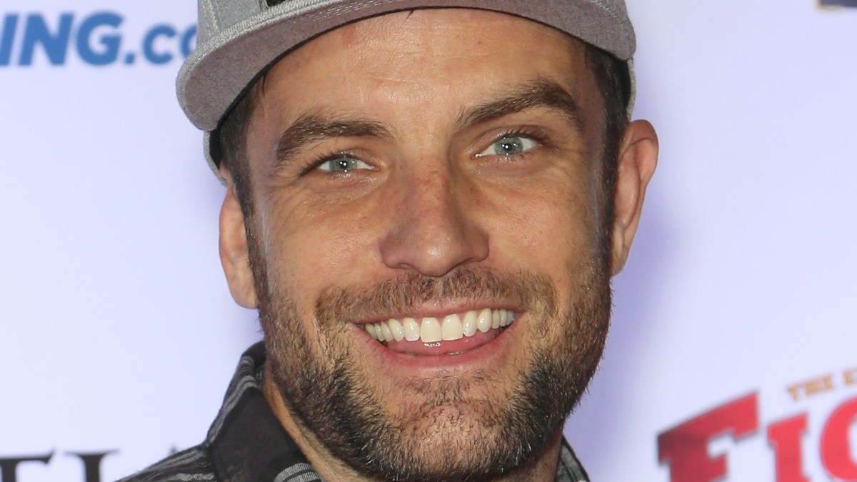 the-challenge-host-tj-lavin-has-been-asked-to-dump-a-girlfriend-and